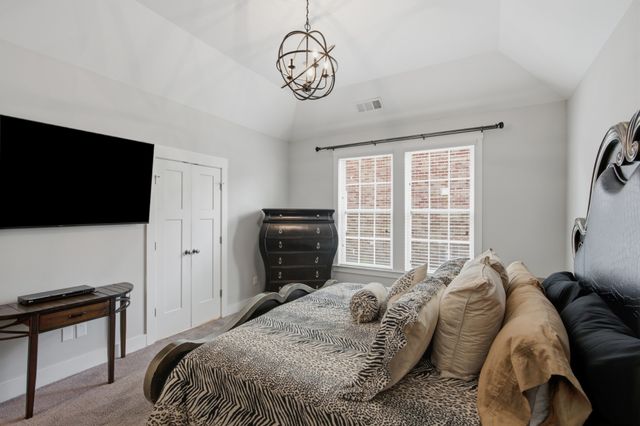 1551 Drakes Creek Rd, Hendersonville, TN 37075