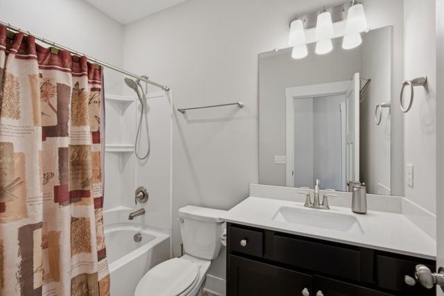 1551 Drakes Creek Rd, Hendersonville, TN 37075