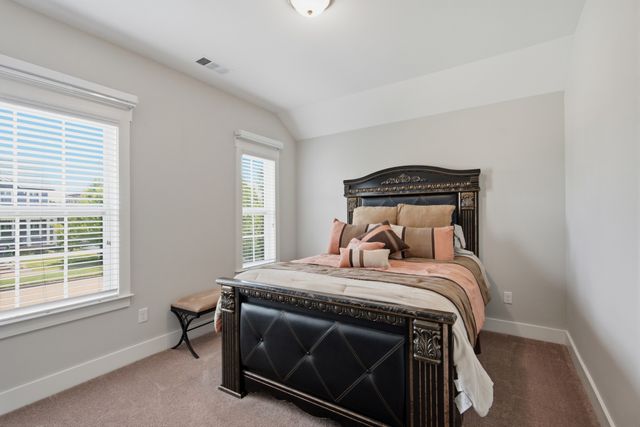 1551 Drakes Creek Rd, Hendersonville, TN 37075