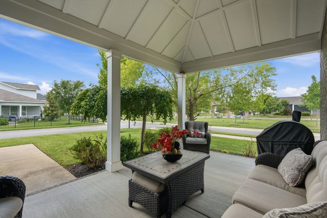 1551 Drakes Creek Rd, Hendersonville, TN 37075