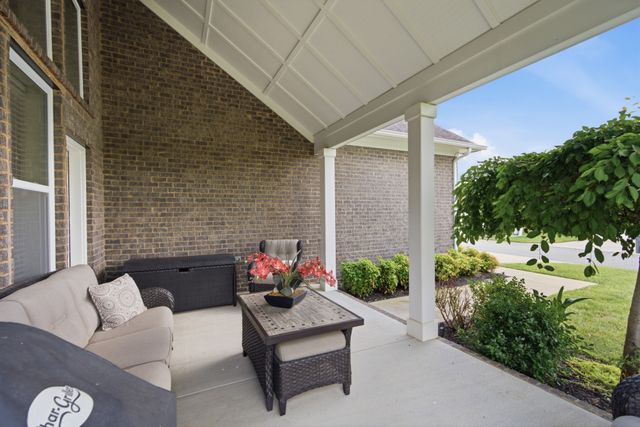 1551 Drakes Creek Rd, Hendersonville, TN 37075