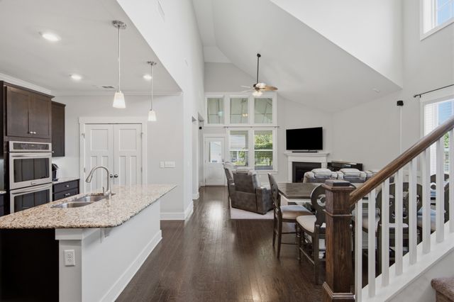 1551 Drakes Creek Rd, Hendersonville, TN 37075