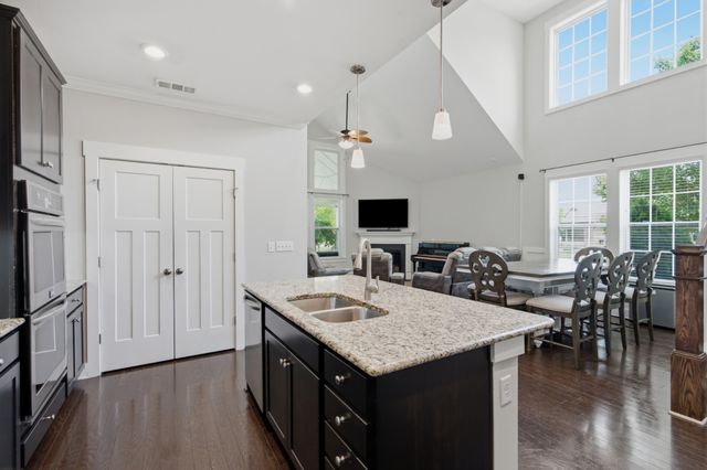 1551 Drakes Creek Rd, Hendersonville, TN 37075