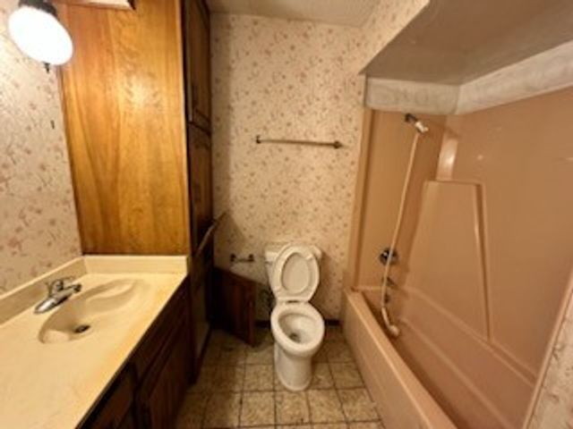 100 hyline Drive, Keene, TX 76031