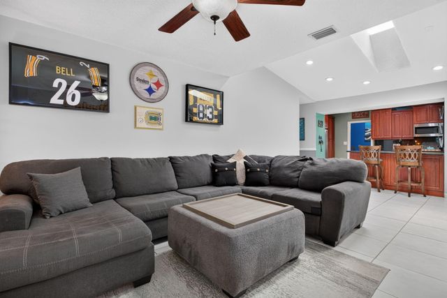 8751 NW 19th Street, Coral Springs, FL 33071