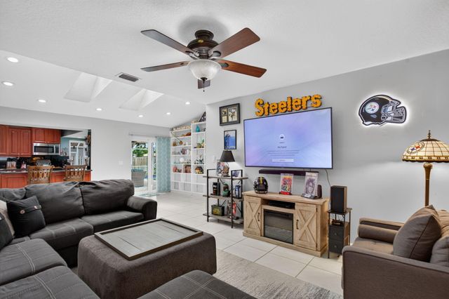 8751 NW 19th Street, Coral Springs, FL 33071
