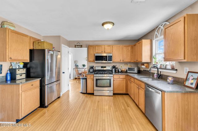 11 Andrew Street, Howell, NJ 07731