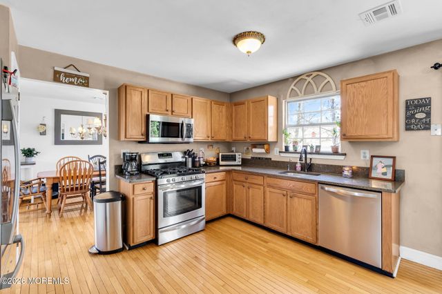 11 Andrew Street, Howell, NJ 07731