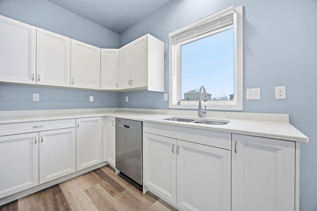 3433 18th Street S, Moorhead, MN 56560