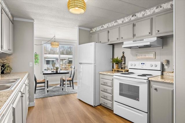 3431 S Pacific Highway SPC 98, Medford, OR 97501