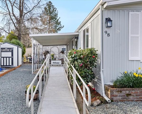 3431 S Pacific Highway SPC 98, Medford, OR 97501