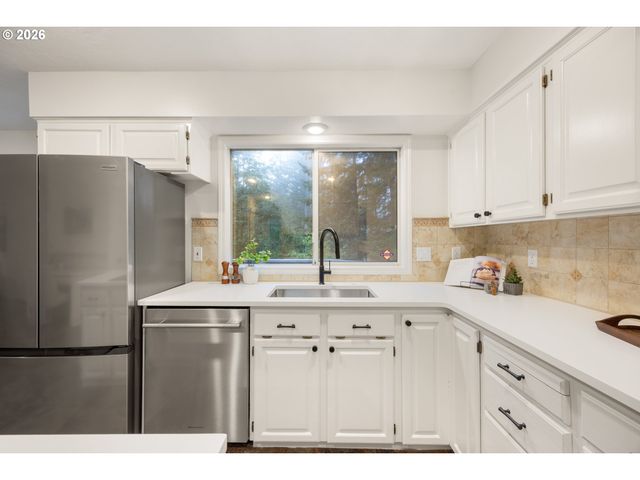 38015 Se FALL CREEK Rd, Estacada, OR 97023