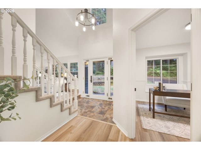38015 Se FALL CREEK Rd, Estacada, OR 97023