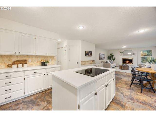 38015 Se FALL CREEK Rd, Estacada, OR 97023