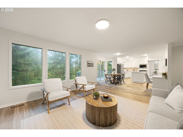 38015 Se FALL CREEK Rd, Estacada, OR 97023