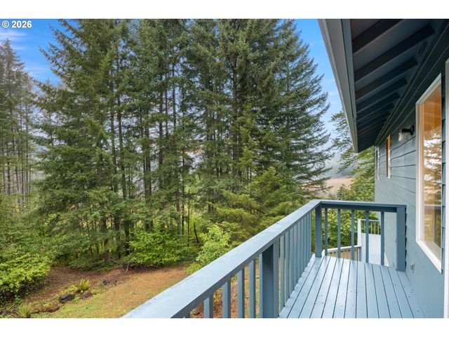 38015 Se FALL CREEK Rd, Estacada, OR 97023