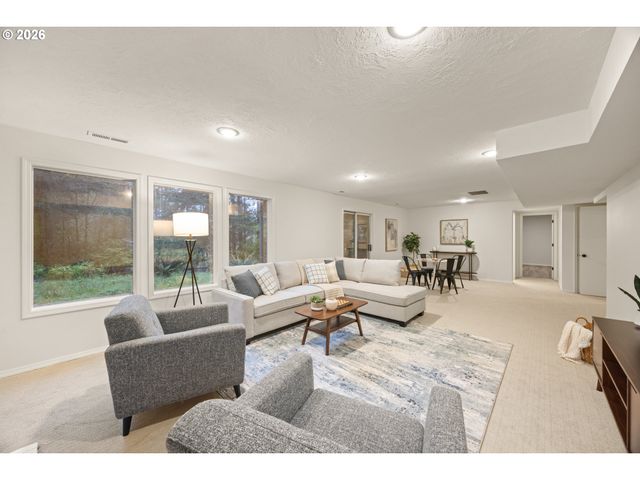 38015 Se FALL CREEK Rd, Estacada, OR 97023