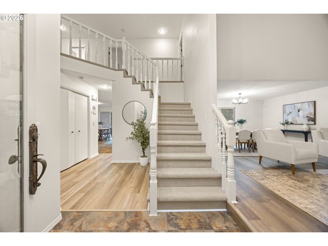 38015 Se FALL CREEK Rd, Estacada, OR 97023