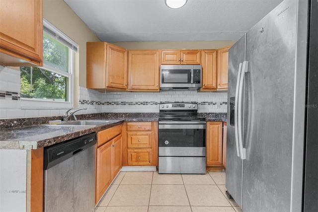 911 W GASTON PLACE, Tampa, FL 33604