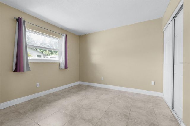 911 W GASTON PLACE, Tampa, FL 33604