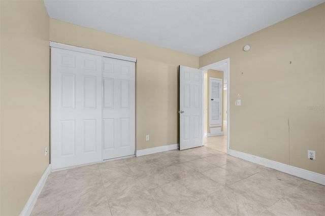 911 W GASTON PLACE, Tampa, FL 33604