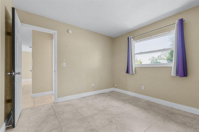 911 W GASTON PLACE, Tampa, FL 33604