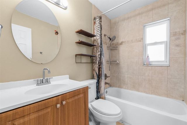 911 W GASTON PLACE, Tampa, FL 33604