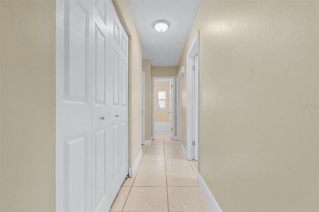 911 W GASTON PLACE, Tampa, FL 33604