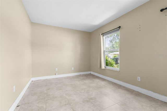 911 W GASTON PLACE, Tampa, FL 33604