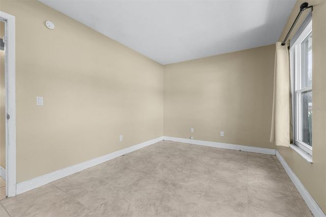 911 W GASTON PLACE, Tampa, FL 33604