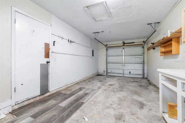 911 W GASTON PLACE, Tampa, FL 33604