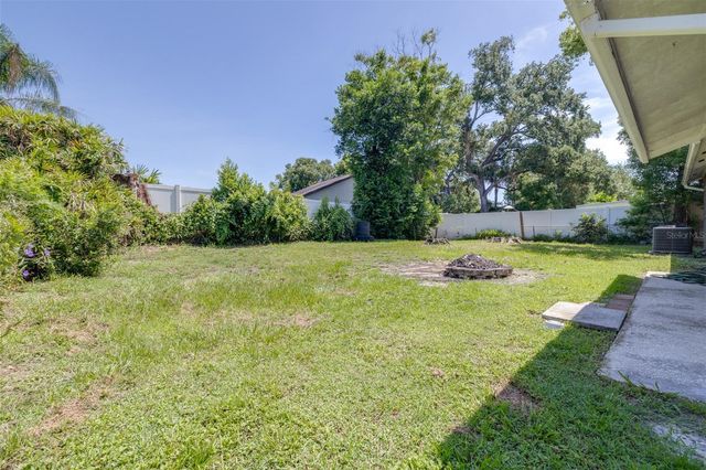 911 W GASTON PLACE, Tampa, FL 33604