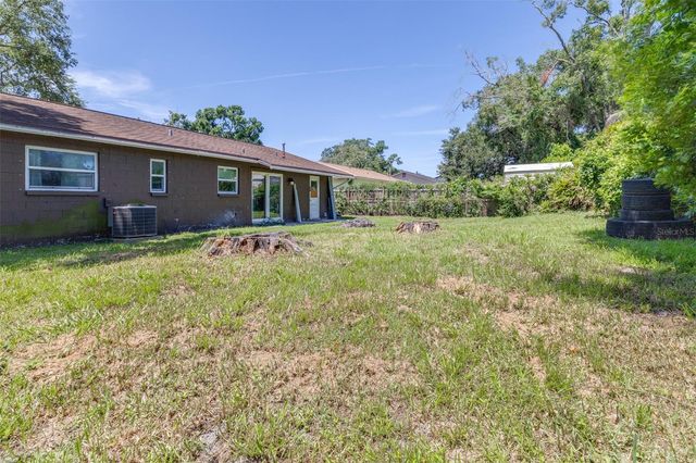 911 W GASTON PLACE, Tampa, FL 33604