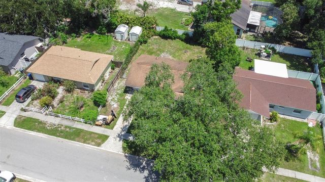 911 W GASTON PLACE, Tampa, FL 33604