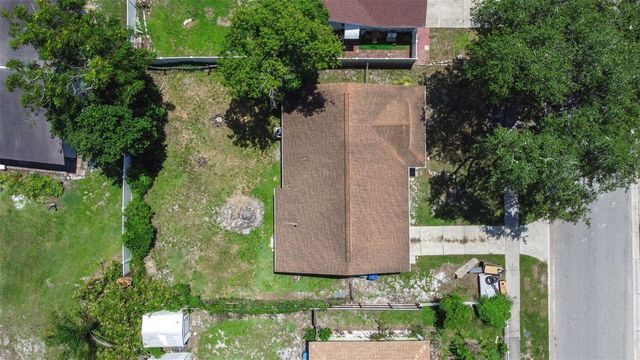 911 W GASTON PLACE, Tampa, FL 33604