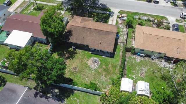 911 W GASTON PLACE, Tampa, FL 33604