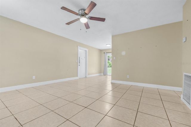 911 W GASTON PLACE, Tampa, FL 33604