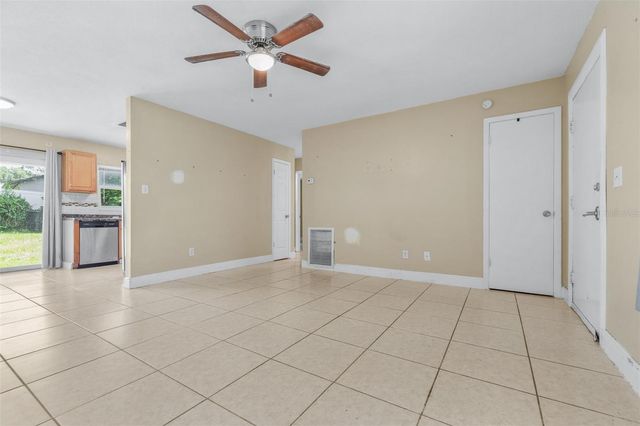 911 W GASTON PLACE, Tampa, FL 33604