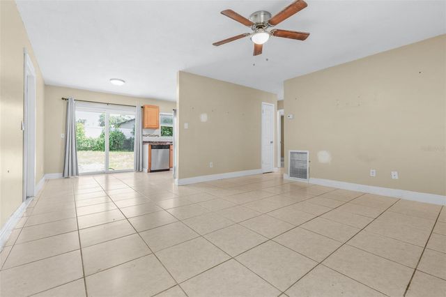 911 W GASTON PLACE, Tampa, FL 33604