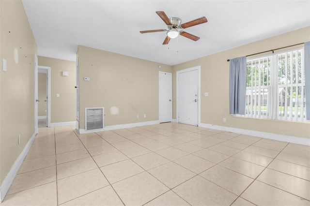 911 W GASTON PLACE, Tampa, FL 33604