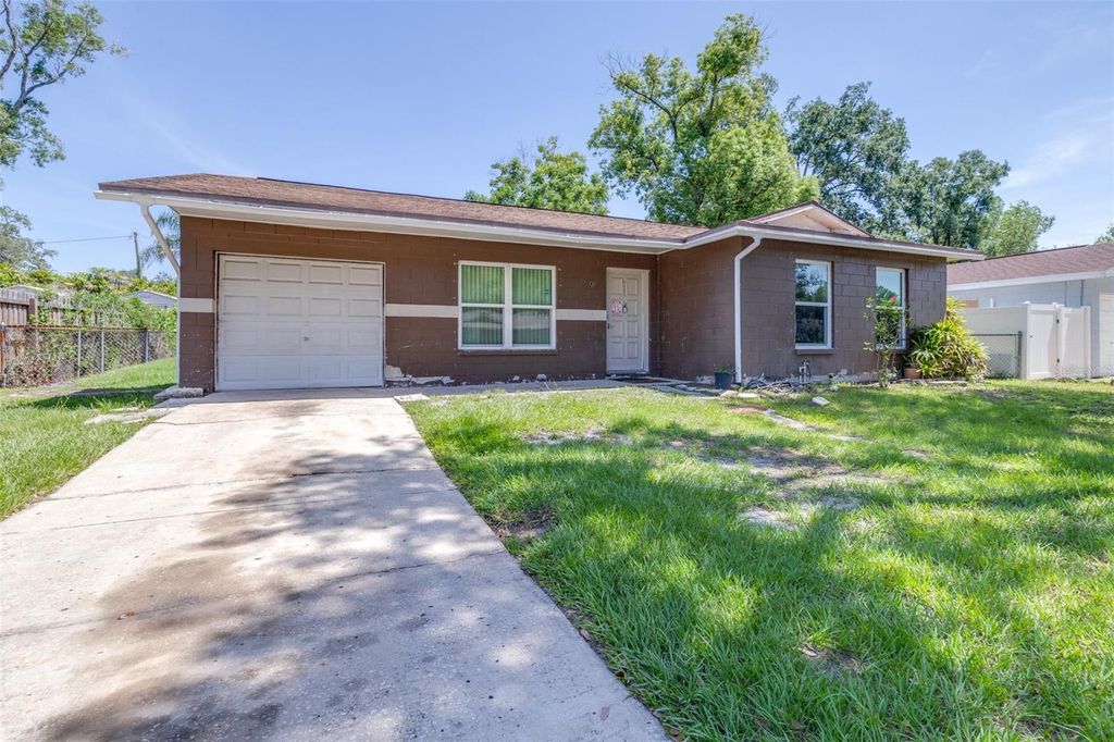 911 W GASTON PLACE, Tampa, FL 33604