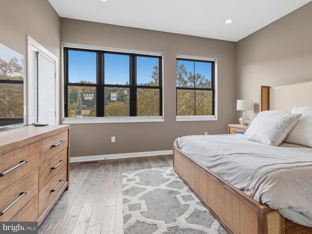 4586 RIVERSIDE WAY, Philadelphia, PA 19127