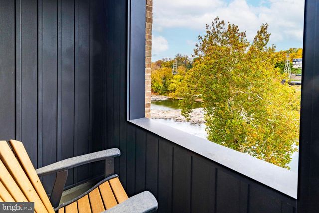 4586 RIVERSIDE WAY, Philadelphia, PA 19127