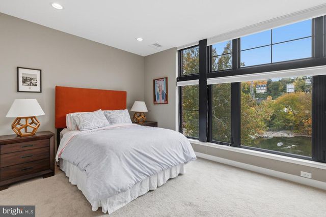 4586 RIVERSIDE WAY, Philadelphia, PA 19127