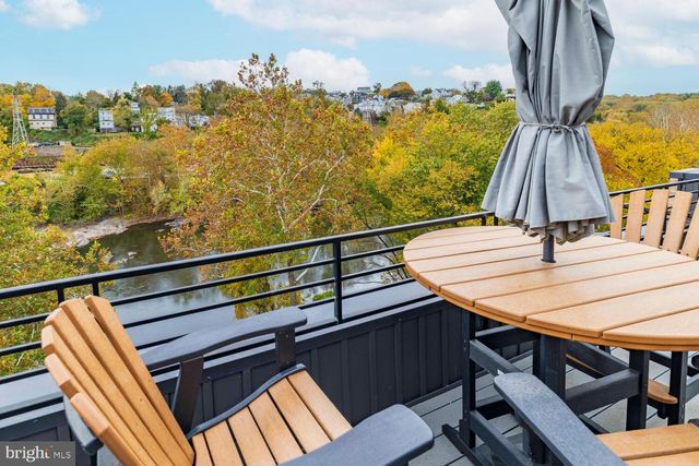 4586 RIVERSIDE WAY, Philadelphia, PA 19127