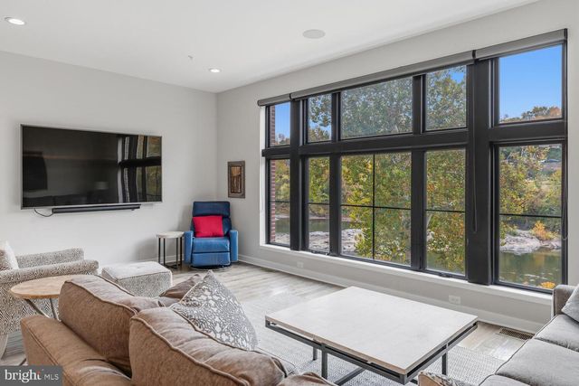 4586 RIVERSIDE WAY, Philadelphia, PA 19127