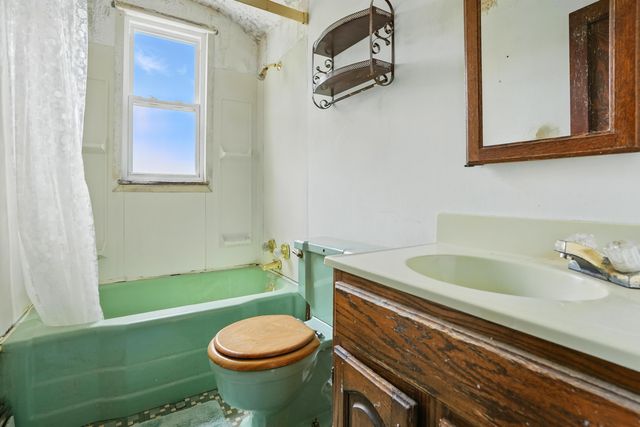 1238 Lakeview Avenue, Whiting, IN 46394