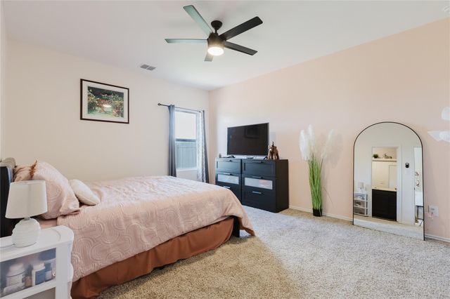 504 N Thunderstorm Ave, Lockhart, TX 78644