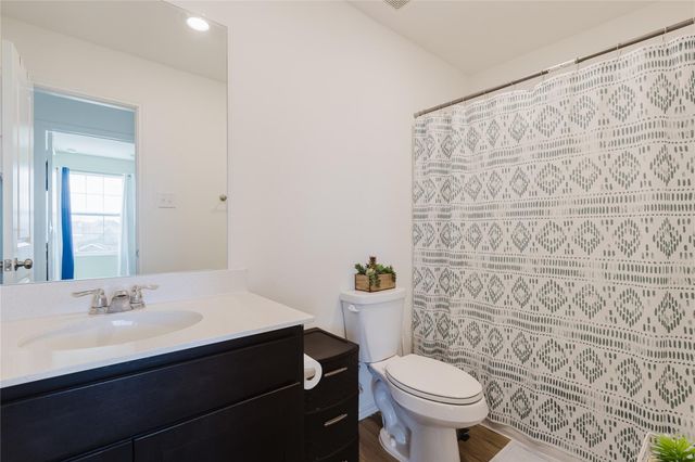 504 N Thunderstorm Ave, Lockhart, TX 78644
