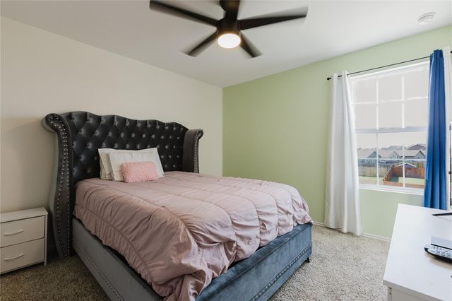 504 N Thunderstorm Ave, Lockhart, TX 78644